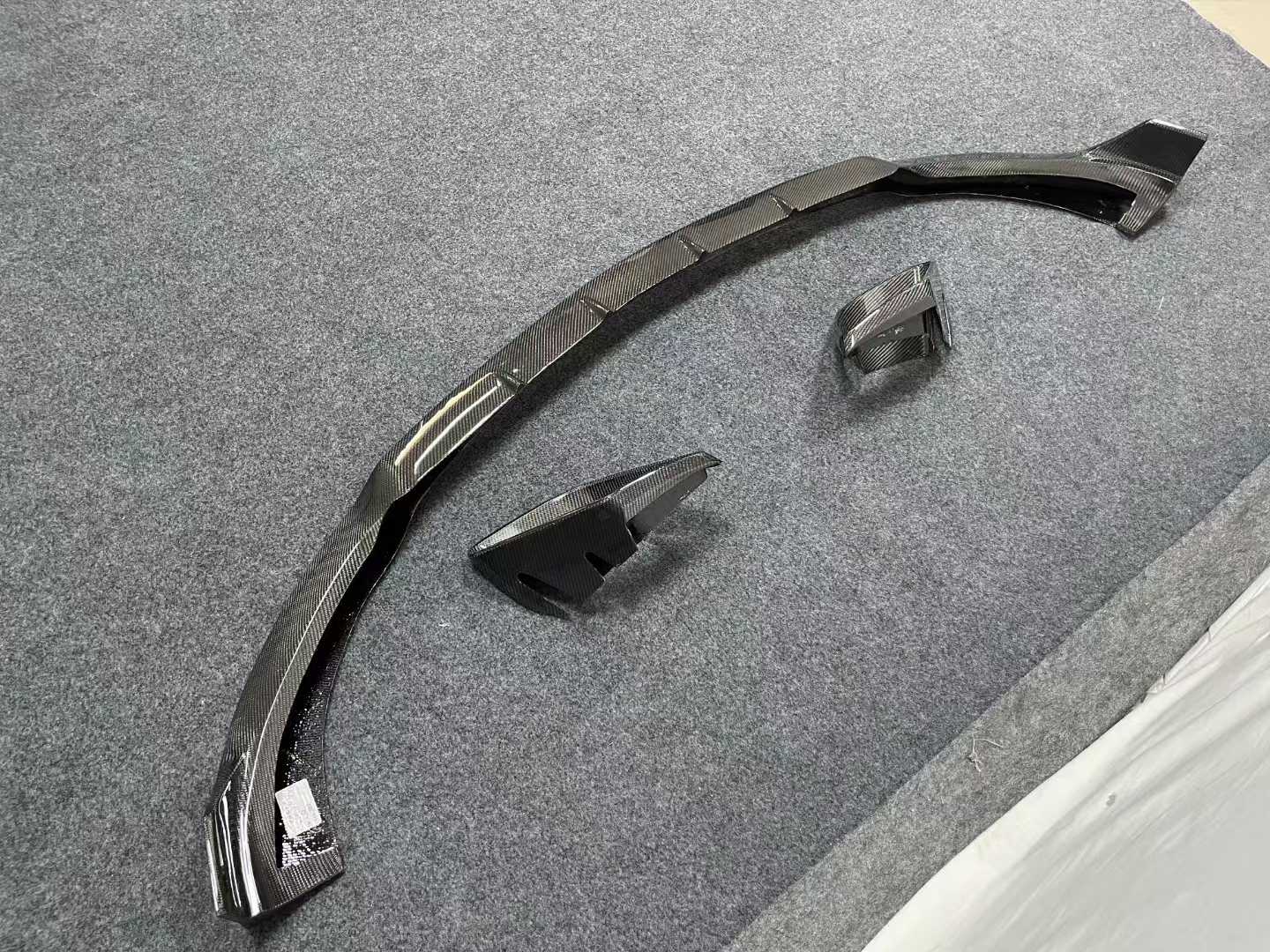 MERCEDES BENZ E63(S) (W213) FACELIFT BRABUS STYLE CARBON FIBER FRONT LIP AND AIR DUCTS